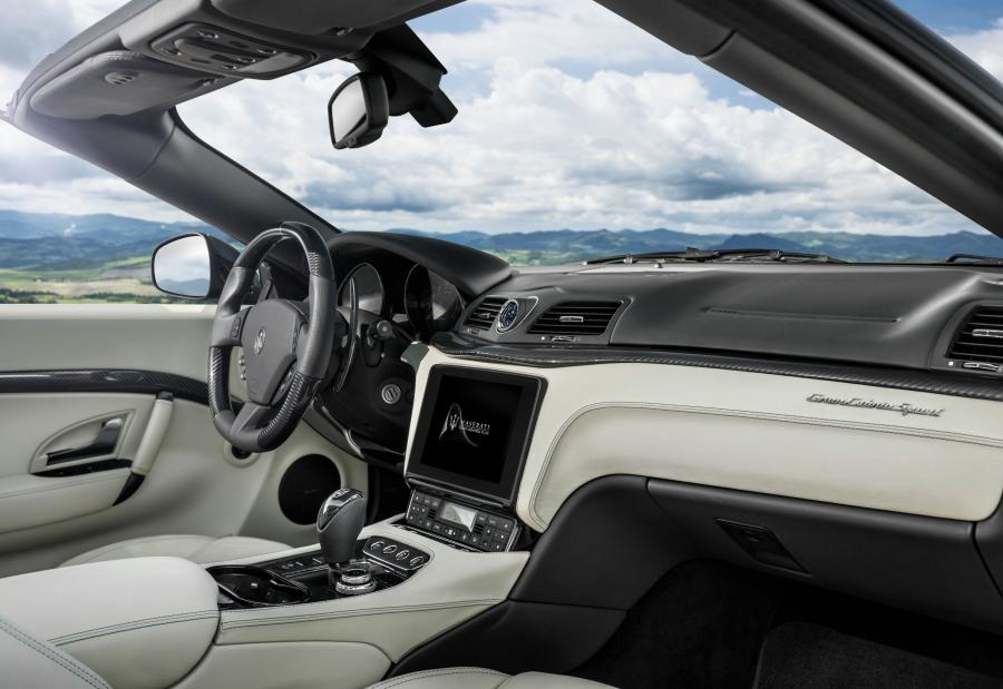 Интерьер Maserati GranCabrio Sport 2017 года  (фото 7 из 45)